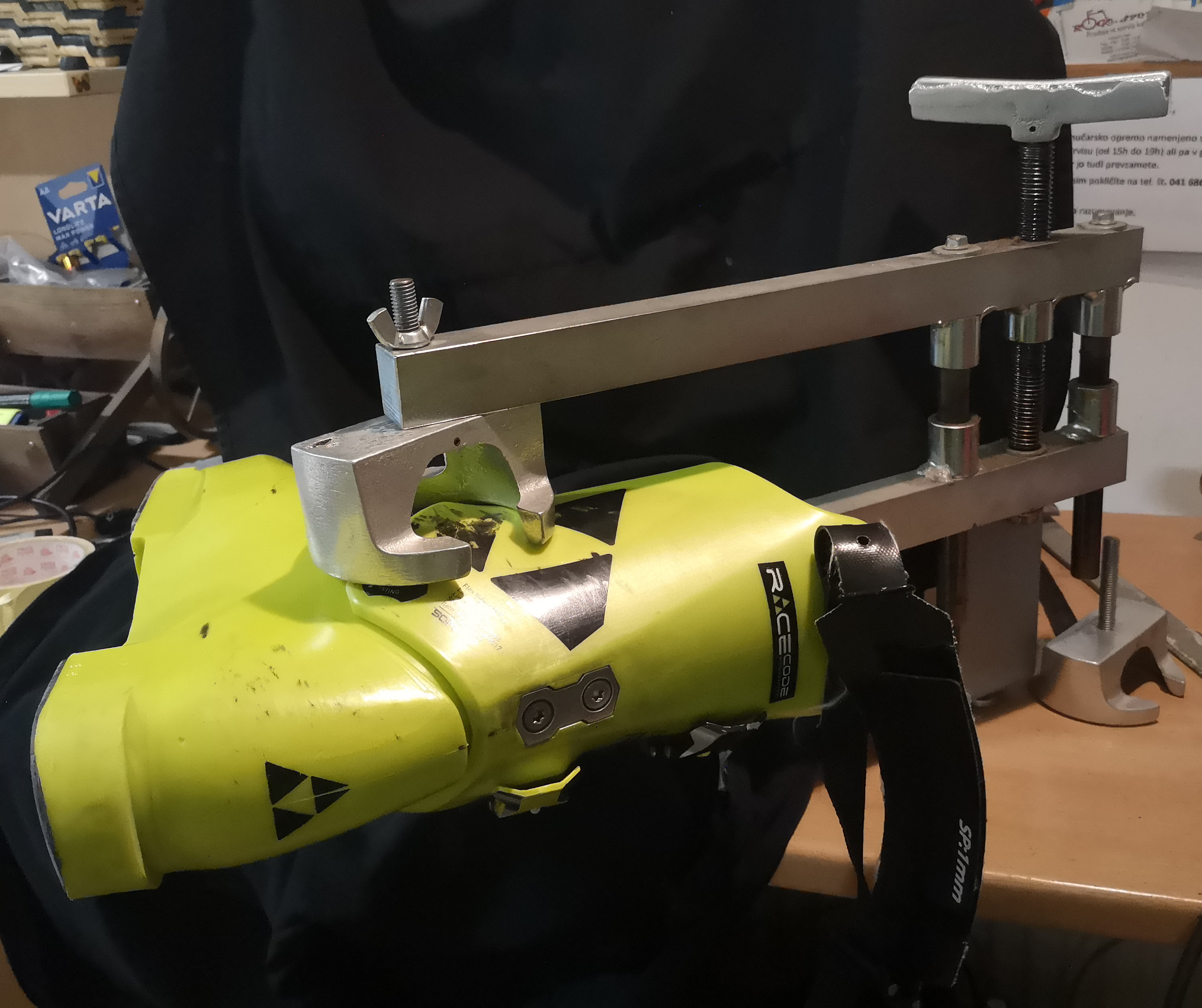 Ski boot expanding